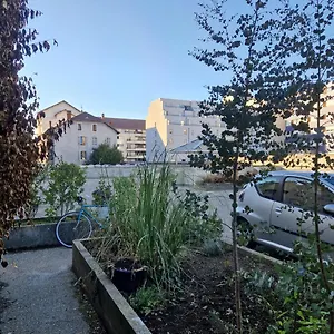  Appartement T2 Refait A Neuf Avec Parking A 1000m Du